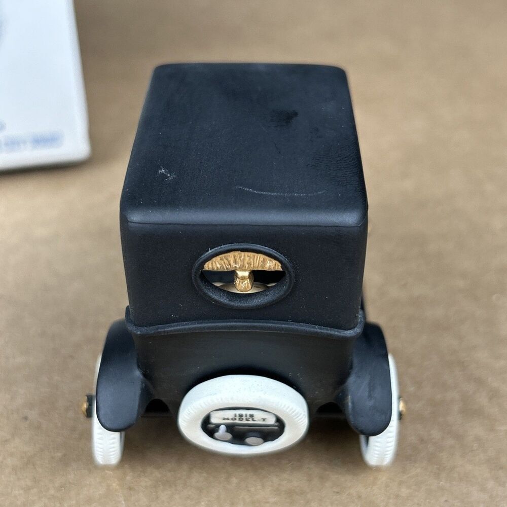 Dept 56 1919 Ford Model-T #58906 Christmas In The City 1998 - Picture 5 of 10